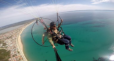 Paramotorla 15 yıldır havadan çektiği görüntülerle bölgenin görsel arşivini tutuyor