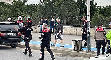 Sakarya'da izinsiz gösteriye polis müdahalesi; 15 gözaltı