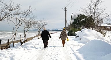 Samsun'da kar yağışı nedeniyle 3 ilçede eğitime ara verildi