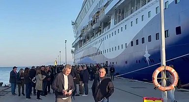 Sezonun ilk kruvaziyeri Kuşadası Limanı'nda; Santorini'ye gidecek