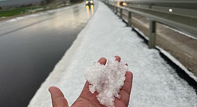 Tekirdağ'da dolu; sürücüler akaryakıt istasyonlarını sığındı