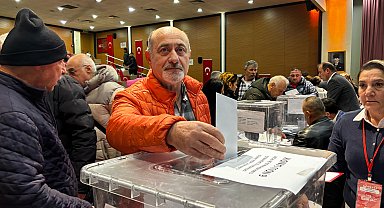 Trabzon'da CHP'liler, cumhurbaşkanı adayını belirlemek için oy kullanıyor