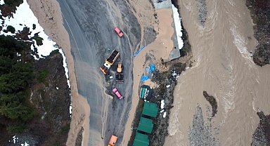 Trabzon'da dere taştı; kara yolu ile alabalık tesisini su bastı