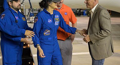 Uzayda mahsur kalan NASA astronotları dünyaya döndü