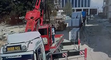 Üzerine gazbeton devrilen inşaat işçisi öldü