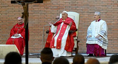 Vatikan Papa'nın yönetime döneceğini duyurdu