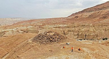 Yahudiye Çölü'nde 2 bin yıllık piramit bulundu