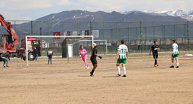 Yüksekova Kadın Futbol Takımı, final maçında Dudullu Spor'u 1-0 yenerek Süper Lig'e yükseldi