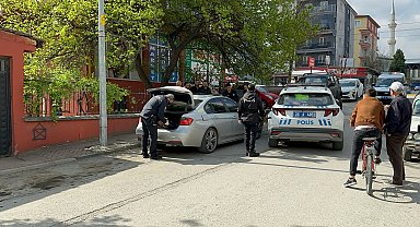 'Dur' ihtarına uymayan otomobil sürücüsüne 24 bin lira ceza; araçtan uzun namlulu silah çıktı