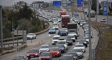 'Kilit kavşak' Kırıkkale'de bayram dönüşü trafiği başladı