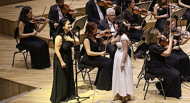 'Sesler ve Küller'in solist anne-kızı