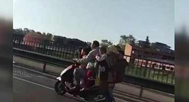 4'ü çocuk, 6 kişinin motosikletle tehlikeli yolculuğu kamerada