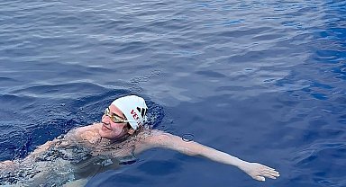 Açık su yüzücüsü Aysu Türkoğlu Ka'iwi Kanalı'nı geçerek tarih yazdı