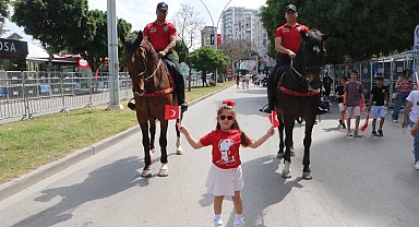 Adana'da 23 Nisan coşkuyla kutlandı