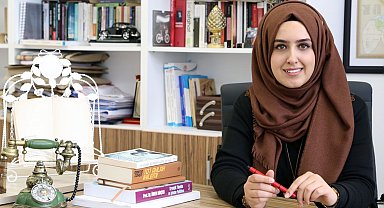 Ağaca çarpan otomobildeki doçent öldü, eşi ve oğlu yaralandı