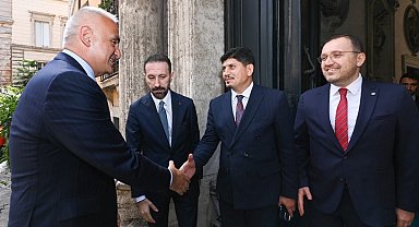 Albayrak Grubu hat eserlerini Roma'da sanatseverlerle buluşturdu