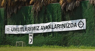 Altay'da futbolculara pankartlı destek