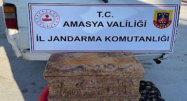 Amasya'da Roma dönemine ait mini lahit ele geçirildi; 1 gözaltı