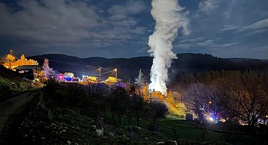 Ankara'da 2 katlı ahşap ev çıkan yangında kullanılamaz hale geldi