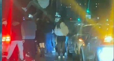 Asker uğurlamasında yolu trafiğe kapatıp eğlendiler