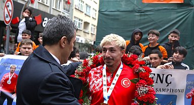 Avrupa Halter Şampiyonu Yusuf Fehmi Genç, coşkuyla karşılandı