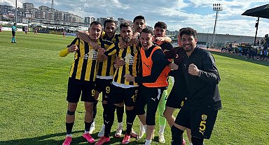 Ayvalıkgücü ve Aliağa nefes nefese şampiyonluk yarışında