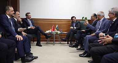 Bakan Bayraktar, Pakistan Petrol Bakanı Ali Pervaiz Malik ile bir araya geldi