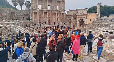 Bakan Ersoy: 9 günde müze ve ören yerlerimizi 1 milyon 50 bin 215 ziyaretçi gezdi