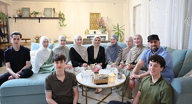 Bakan Göktaş, Almanya'da 'Berlinli Altızlar'ın evine konuk oldu