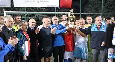 Bakan Işıkhan'dan '1 Mayıs Futbol Turnuvası Finali'nde başlama vuruşu