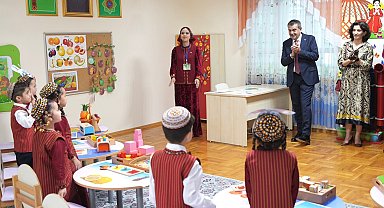 Bakan Tekin, Türkmenistan'da anaokulunu ziyaret etti