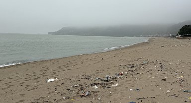 Bartın'da çöpler sahile vurdu