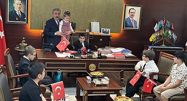 BBP lideri Destici, 23 Nisan'da çocuklarla bir araya geldi