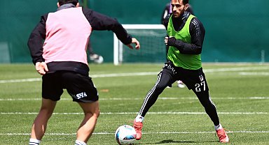 Beşiktaş'ta, Fenerbahçe maçı hazırlıkları sürdü Metin eklendi