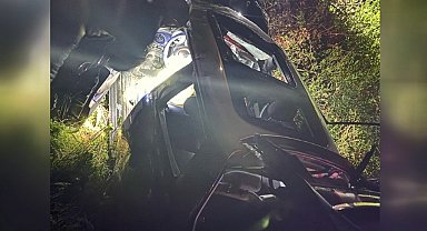 Bilecik'te otomobil tarlaya devrildi; 2 yaralı