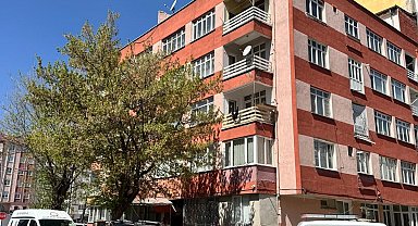 Binanın merdiveninden düşüp ağır yaralandı