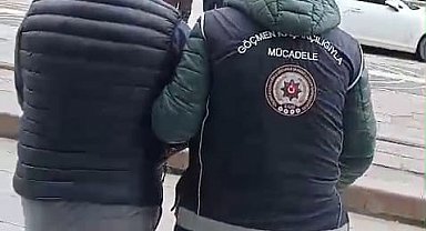 Biri bagajda 6 kaçak göçmen yakalandı; 2 sürücü tutuklandı