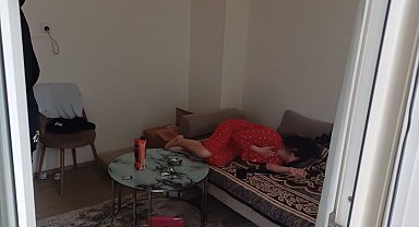 Birlikte yaşadığı kadını dövüp, bıçakladı