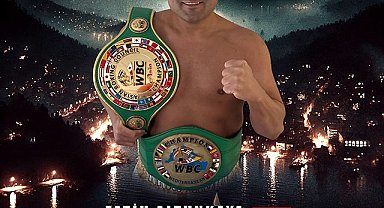 Boksör Fatih Altunkaya kemer için ringde