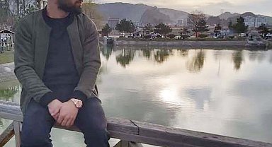 Boşanma aşamasındaki eşini, çocuğuna ait eşyaları bırakırken öldürmüş