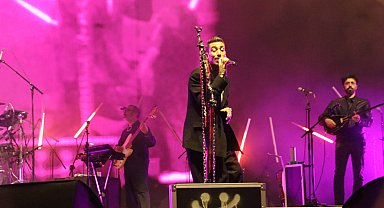 Can Bonomo festival kapsamında Manisa'da konser verdi