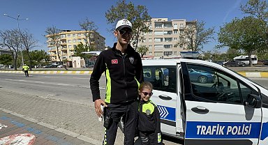 Çanakkale'de trafik polisi baba, kızıyla trafik denetimi yaptı