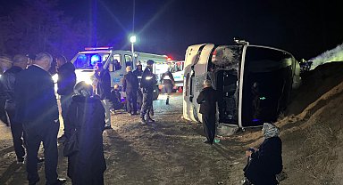 Çankırı'da işçilerin taşındığı servis otobüsü şarampole devrildi; 23 yaralı