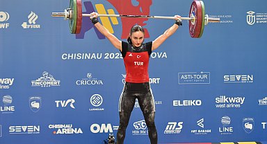 Cansel Özkan, Büyükler Avrupa Halter Şampiyonası'nda bronz madalya kazandı