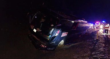 Çorum'da Adana'daki festivalden dönen tur otobüsü kaza yaptı: 15 yaralı -1