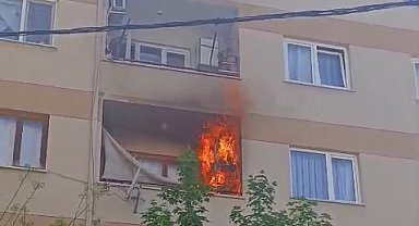Dairenin balkonunda çıkan yangın söndürüldü
