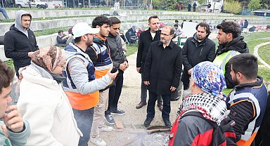 Depremden etkilenen vatandaşlar Yıldız Teknik Üniversitesi Davutpaşa Kampüsü'nde çadır kurdu