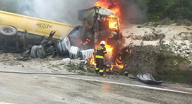 Devrilip alev alan hafriyat kamyonunun şoförü öldü