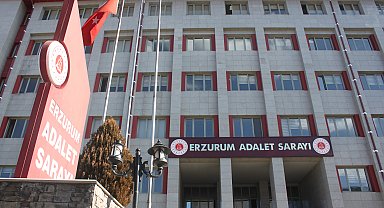Direksiyonda yaralı bulunan sürücünün aracının bagajından eşinin cesedi çıktı