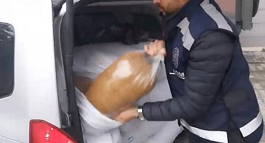 Durdurulan araçta 240 kilo kaçak tütün ele geçirildi